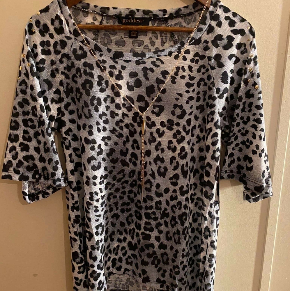 Cheetah print, blouse.